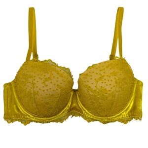 VICTORIAS SECRET Very Sexy Push Up Bra Lace and Velvet NWT 34C